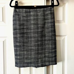 Business chic pencil skirt black and white